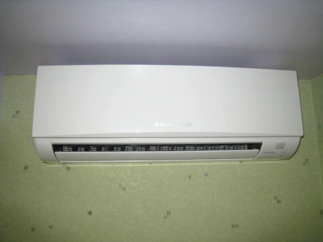 Монтиран климатик Mitsubishi Electric в помещение